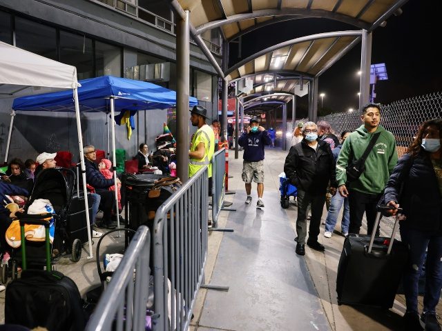 House Republicans, Democrats Beg Biden to Open U.S. Borders to Ukrainians