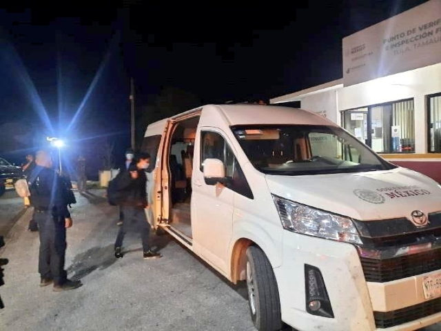 EXCLUSIVE: Mexican Border State Cops Stop Honduran Migrants with Fake Travel Docs