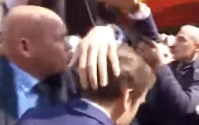 Tomato thrown at Macron…