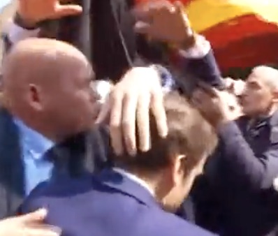 Tomato thrown at Macron…